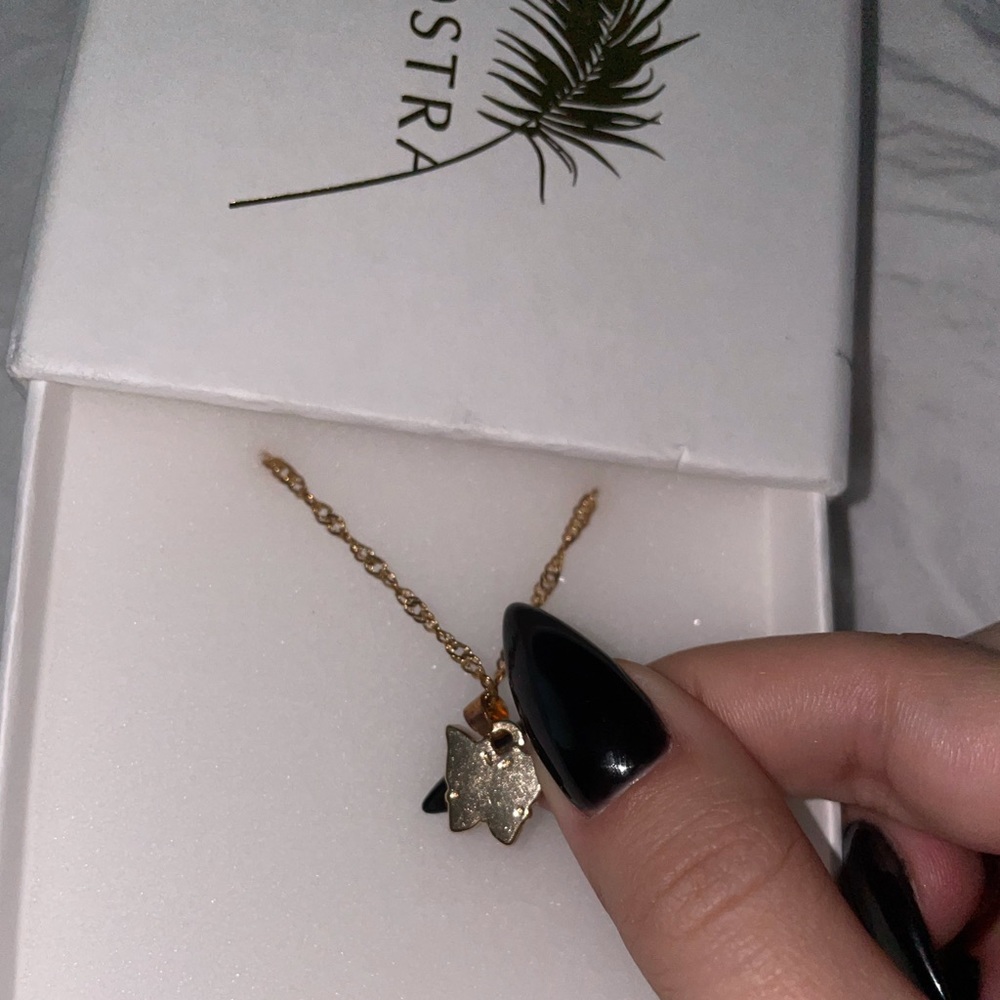 Baby Pink Butterfly Necklace 💗 - Picture 8 of 9